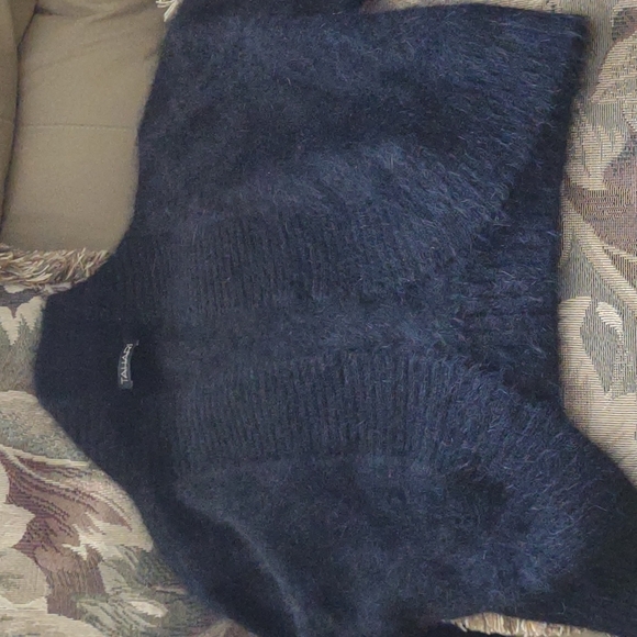 TAHARI CROPPED SWEATER - Picture 2 of 8